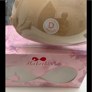 Miracle Bra sz D cups. Stickee style.